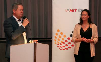 Martinsgansessen der MIT Bergstraße 2021 - Begrüßung durch MIT-Kreisvorsitzender Matthias Wilkes