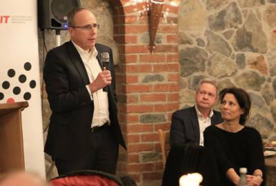 Der hessische Innenminister Peter Beuth beantwortet Fragen der G�ste und stellt sich der Diskussion.