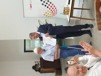 Unmittelbar vor seinem 90. Geburtstag erhielt Cornelius Fischer aus Viernheim als erstes Mitglied die goldene Ehrenmitgliedschaft verliehen.