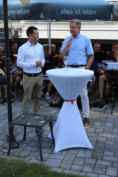 Matthias Wilkes (Versitzender der MIT Bergstrasse) bei der Ankündigung von Torben Kruhmann 