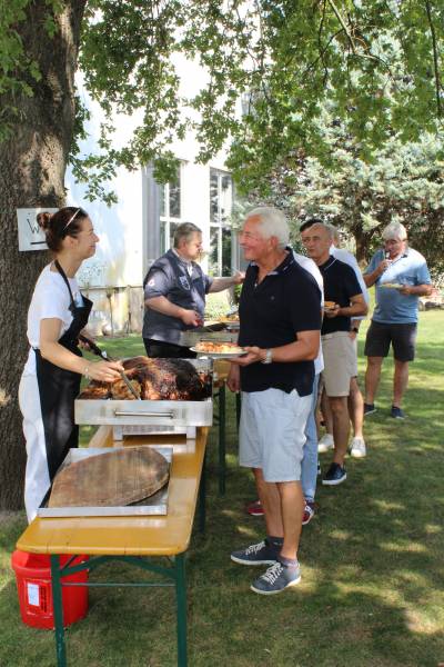 Essen gibt es von Peter Hebauer. Er ist Mitglied der MIT und auf Ketering spezialisiert.