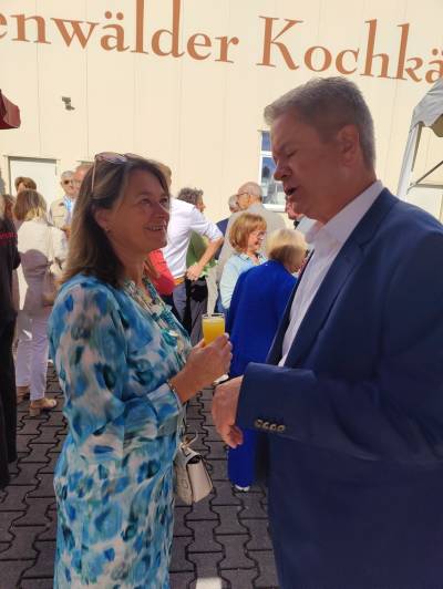 Matthias Wilkes im Gesprch mit Gsten.