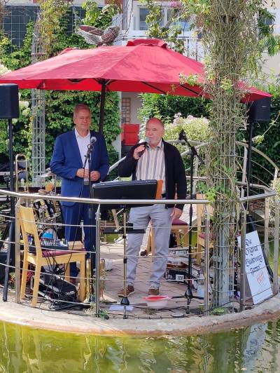 Frank Rettig, Odenwlder Kochkserei Frth - unser Wirt bei unserem schnen Sommerfest begrt die Gste und berichtet ber seine Kochkserei.