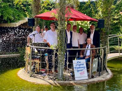 Vorsitzender der MIT Matthias Wilkes mit den Bltenweg Jazzer aus Bensheim