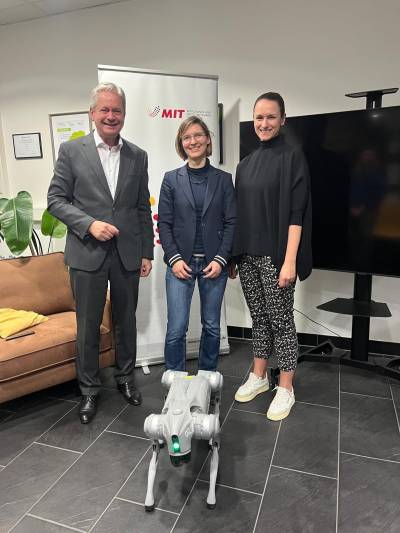 Vorsitzender der MIT Bergstra&szlig;e und MIT S&uuml;dhessen, Dr. Matthias Wilkes mit unserer Referentin Unsere Referentin Prof. Dr. rer. nat. Debora Clever von der TU Darmstadt und der stellvertretenden Vorsitzenden der MIT Bergstra&szlig;e und MIT S&uuml;dhessen  